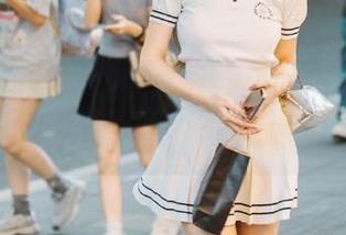 17吃瓜网官网：吃瓜群众的官方聚集地，欢迎围观！