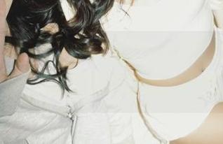 下载了51cg.fun，瞬间变身吃瓜侦探，感受瓜田里的微妙气息！