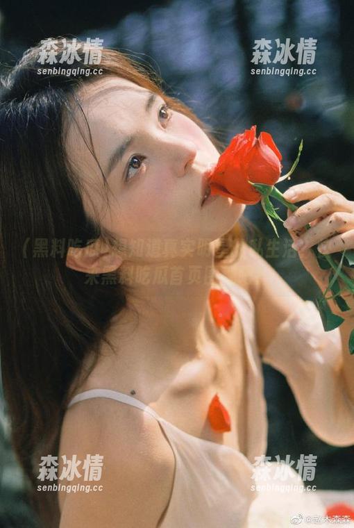 想知道真实明星的私生活？快来黑料吃瓜首页围观吧！