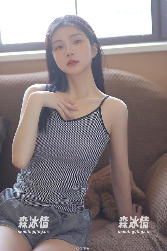 跟着黑料吃瓜app，链接你的好奇心，一波瓜接一波哦～