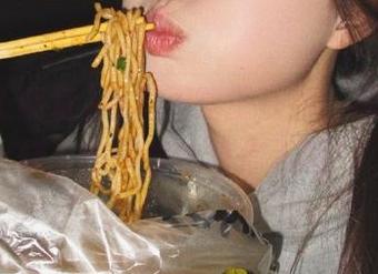 黑料正能量在线，黑料不打烊，热辣讨论陪你入睡！
