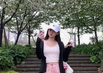 下载黑料网，为你揭秘那些彩虹下“.”的暗黑往事！