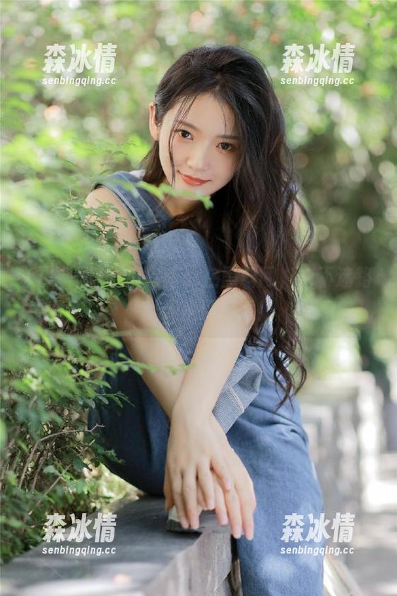 黑料网 吃瓜指南:在黑料网,永不迷路,瓜还是那颗瓜!